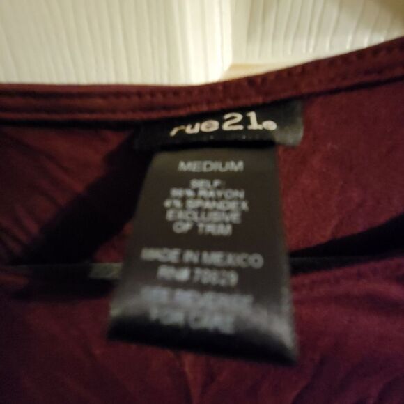 Long Sleeved Belly Shirt - Picture 3 of 3